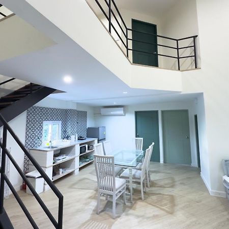 Baan Khun Pra Duplex Rm3 Bangkok Apartamento Exterior foto