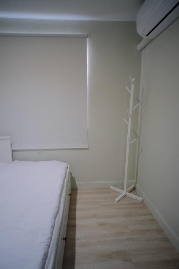 Baan Khun Pra Duplex Rm3 Bangkok Apartamento Exterior foto