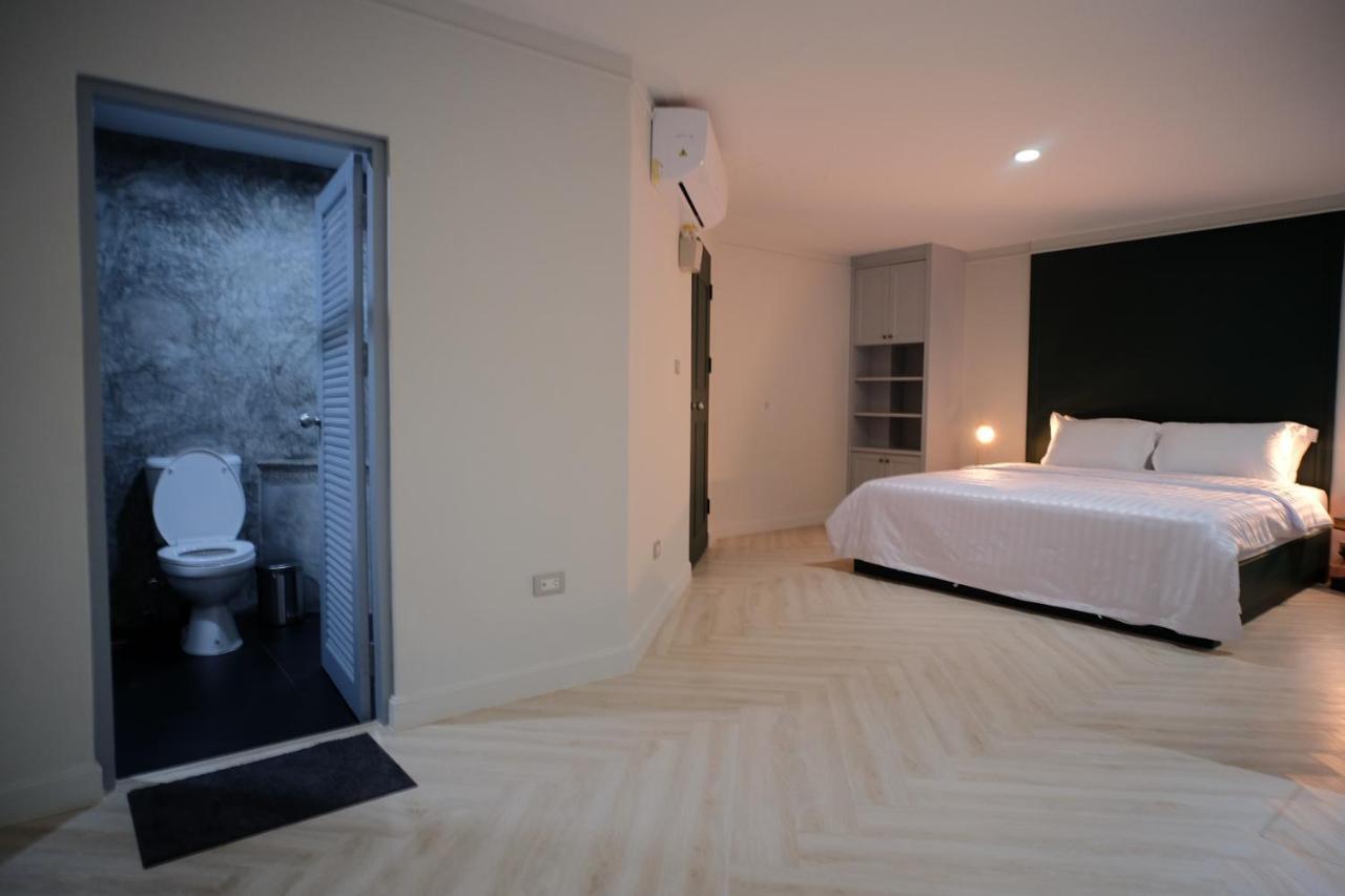 Baan Khun Pra Duplex Rm3 Bangkok Apartamento Exterior foto