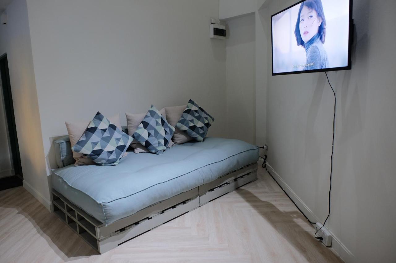 Baan Khun Pra Duplex Rm3 Bangkok Apartamento Exterior foto